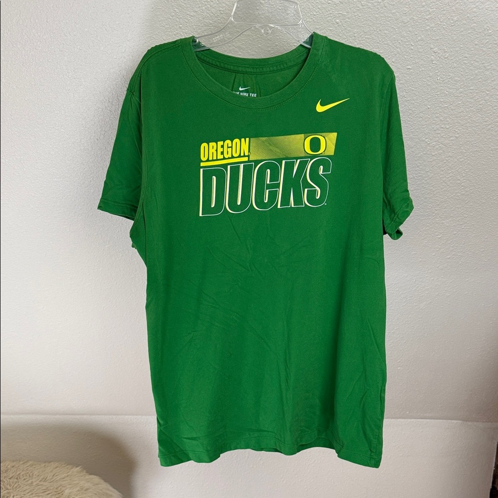NIKE OREGON DUCKS Green Tee with Yellow Logo
Size XL